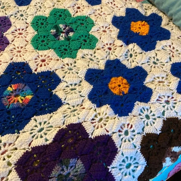 VTG Floral Crochet Blanket - Multicolor - Picture 4 of 7